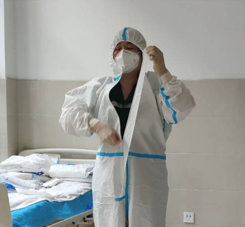 曹縣中醫院急診科開展“穿脫防護服”技能考核，筑牢醫護人員防護安全線
